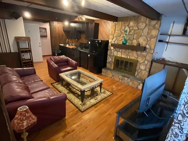 1BR/1BA Apartment · Troy photo 2