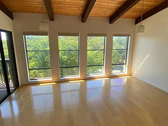 2BR/2BA Condo · Menlo Park photo 2