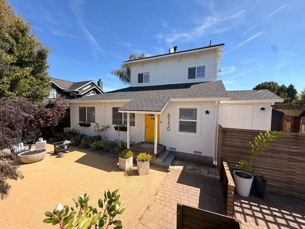 3BR/2BA Single Family House on Topaz St · Capitola photo 2