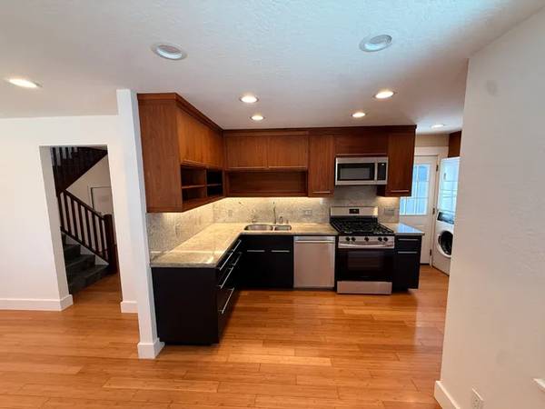 3BR/2BA Single Family House on Topaz St · Capitola photo 3