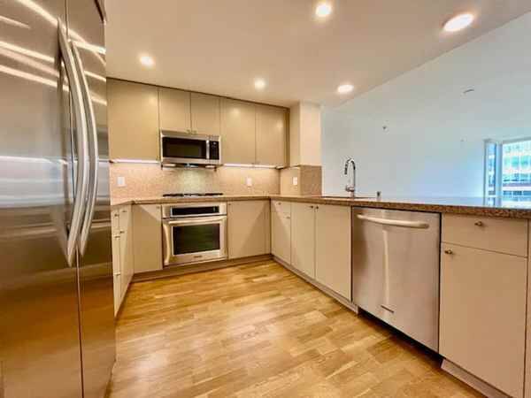 2BR/2BA Apartment · San Francisco photo 2