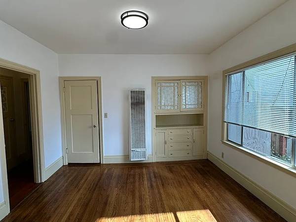 2BR/1BA Single Family House on Woolsey St · Berkeley photo 4