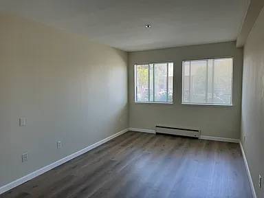 BROADWAY MANOR photo 3