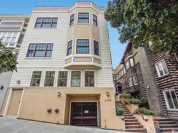 Elegant 2br Top Floor Penthouse Condo In Prime Nob Hill With 2 Car Garage! photo 2