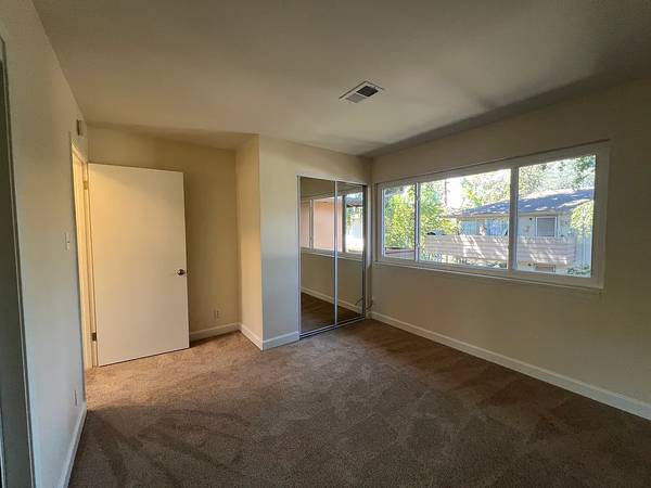 Colony Apartments photo 4