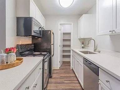 Skyline Heights Apartments photo 3