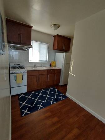 Apartments on 6th Ave · Oakland photo 3