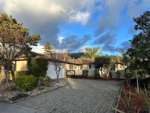3BR/2BA Single Family House on Emerald Park Ct · Santa Rosa photo 2
