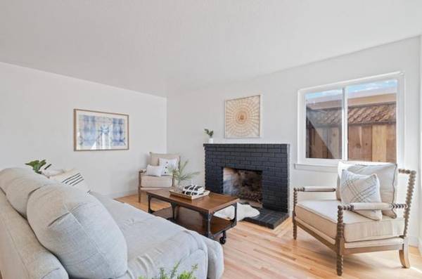 1BR/1BA Single Family House on Opal St · Capitola photo 3