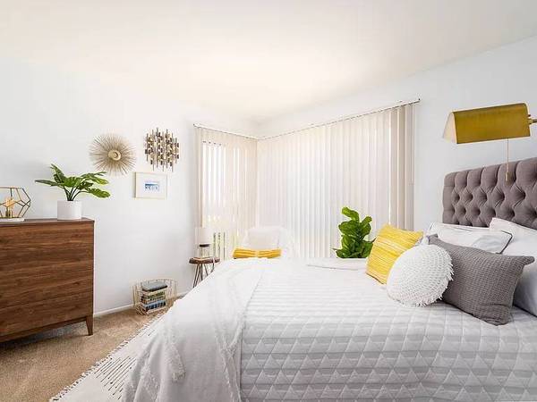 2BR/1BA Apartment · Daly City photo 2