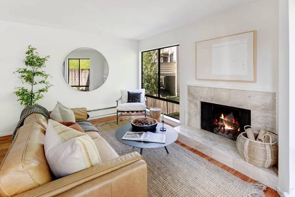 1BR/1BA Townhouse on Corte Real · Greenbrae photo 3