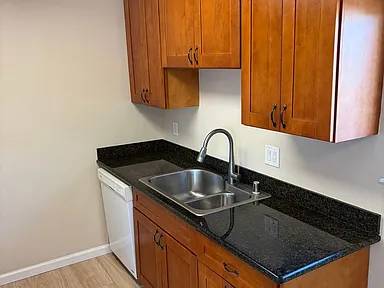 2BR/1BA Apartment on Queen Charlotte Dr · Sunnyvale photo 4