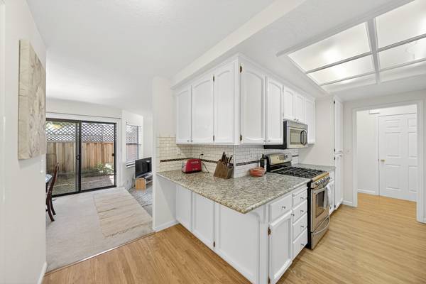 Gorgeous 3 Bed / 2.5 Bath San Jose Condo photo 3