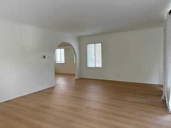 2BR/2BA Duplex on Ximeno Ave · Long Beach photo 3