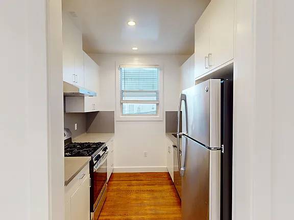 2BR/1BA Apartment on N Point S · San Francisco photo 2