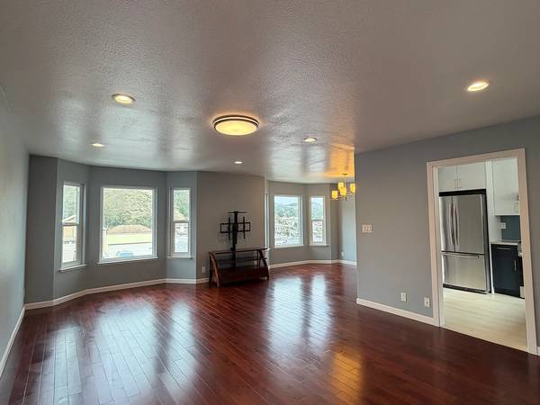 Others on Wyandotte Ave · Daly City photo 3