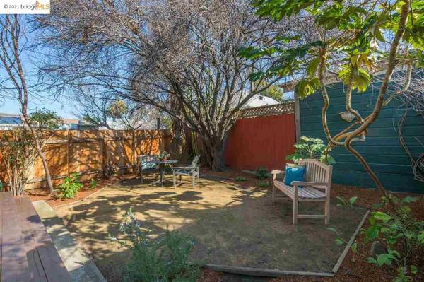 1BR/1BA Single Family House on Valley St · Berkeley photo 4