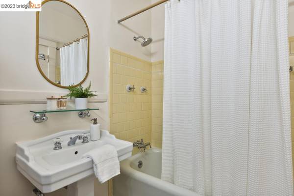 1BR/1BA Condo on Garber St · Berkeley photo 3