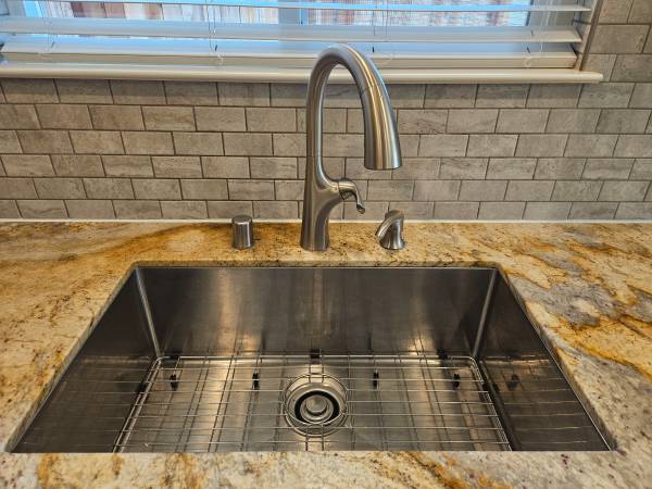 3BR/2BA Apartment · Campbell photo 2