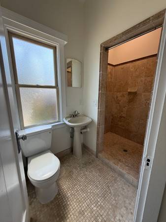 0BR/1BA Apartment · Oakland photo 5
