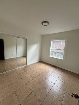 2BR/2BA Apartment · Oakland photo 4