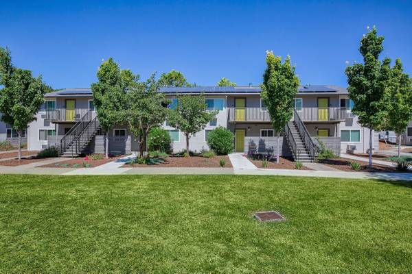 Apartments on E Leland Rd · Pittsburg
