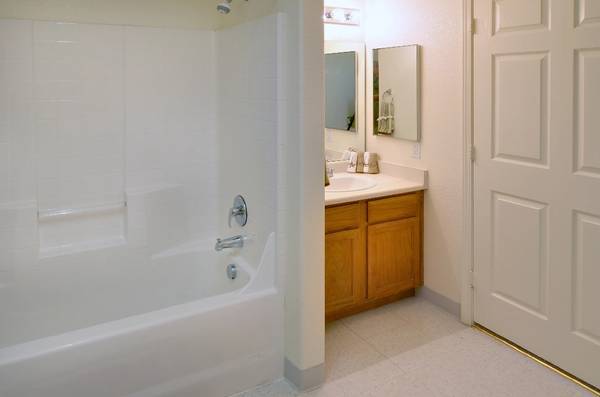 2BR/2BA Apartment · Knightsen photo 3