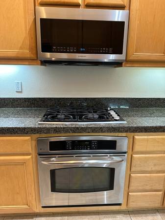 3BR/3BA Single Family House · Penngrove photo 2
