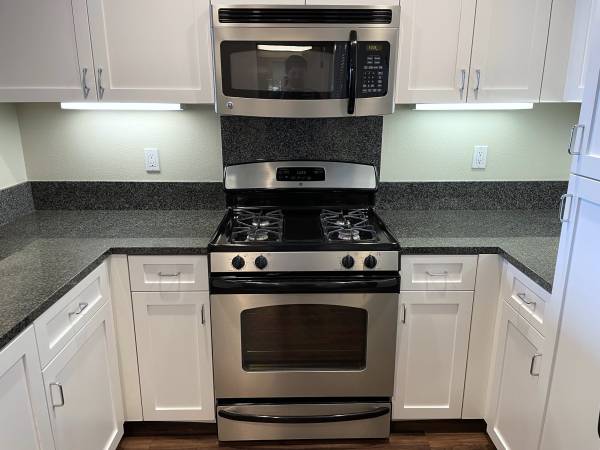Apartments on Moreland Way · Santa Clara photo 5