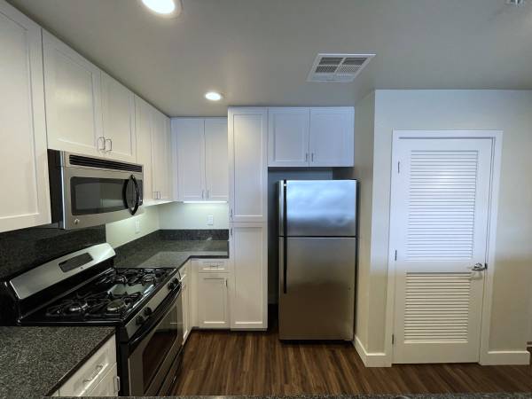 Apartments on Moreland Way · Santa Clara photo 2