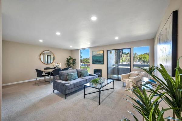 2BR/2BA Apartment · San Mateo photo 2