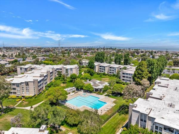 2BR/2BA Apartment · San Mateo photo 3
