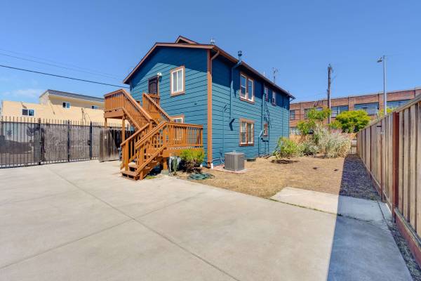 3BR/1BA Apartment · Oakland photo 2