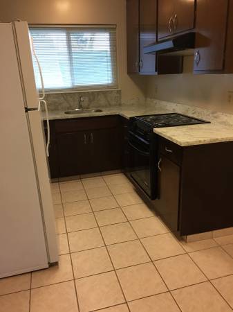 2BR/1BA Apartment · San Mateo photo 4