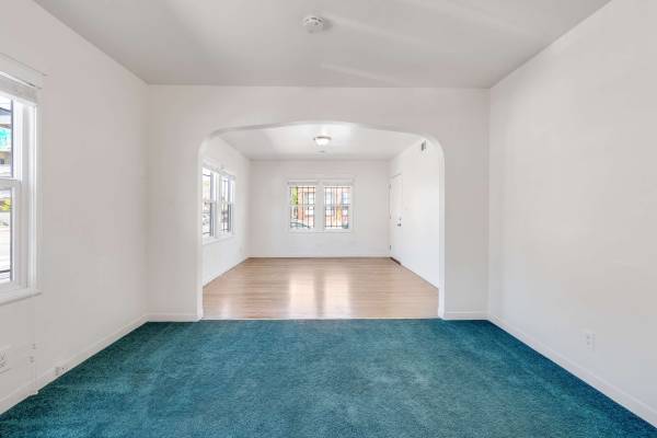 2BR/1BA Apartment · Oakland photo 5