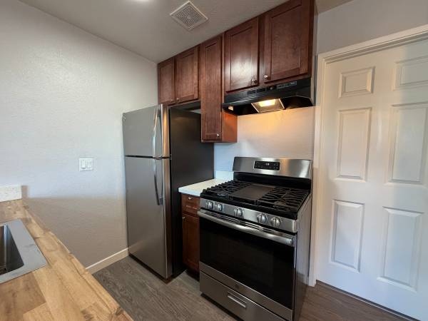 Tahoe Terrace Apartments photo 3