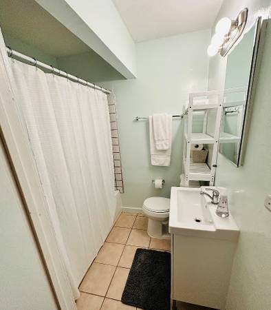 1BR/1BA Apartment · Oakland photo 3