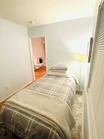 1BR/1BA Apartment · Oakland photo 4