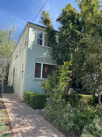 1619 Oxford St photo 3