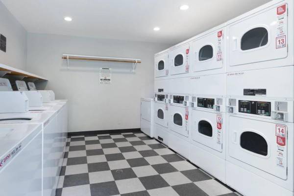 Apartments on Pine Street · Martinez photo 4