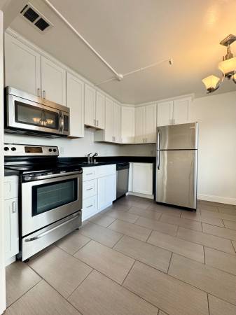 2BR/1BA Apartment on Atlanta Ct · Santa Rosa