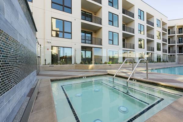 Apartments on Old County Rd · Belmont photo 2