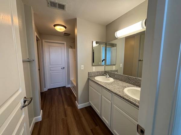 Apartments on Round Barn Blvd · Santa Rosa photo 3
