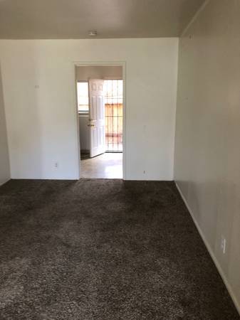 Apartments on Alturas Ave Apartment C · Pittsburg photo 5