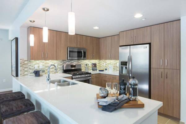 Apartments on Vallco Parkway · Cupertino photo 4