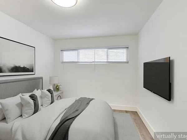 2240 Larkin photo 3