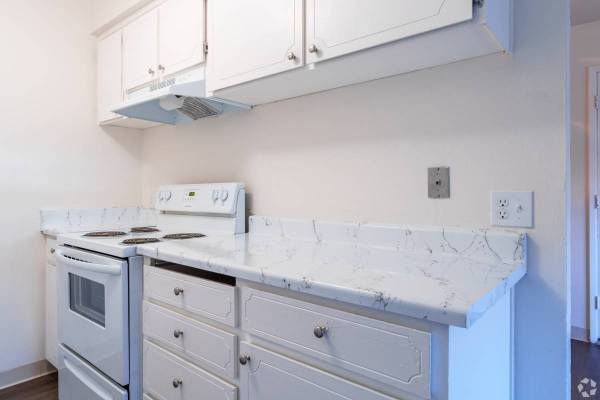 Apartments on Meadow Ln · Concord photo 4