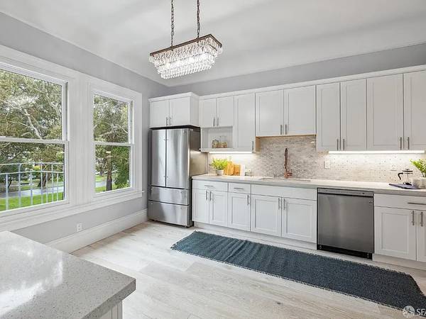 2BR/1BA Single Family House on Oak St · San Francisco photo 4