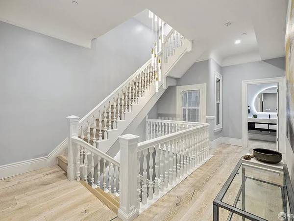 2BR/1BA Single Family House on Oak St · San Francisco photo 2