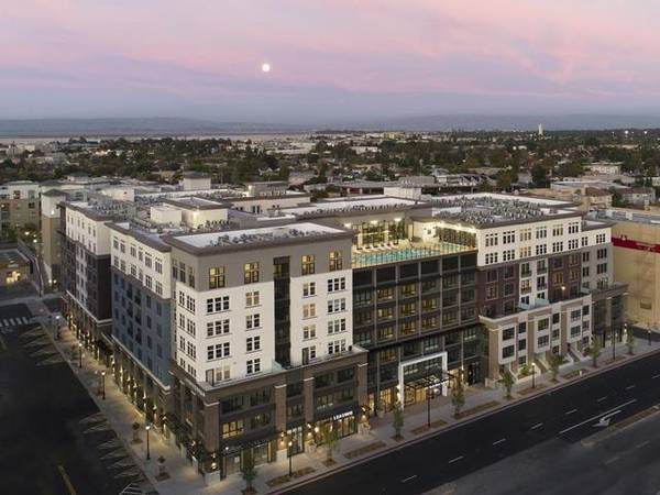 Apartments on El Camino Real · Redwood City photo 5